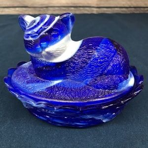 LG Wright -Westmoreland Cobalt Blue/ White Slag Glass Cat covered Nesting Dish